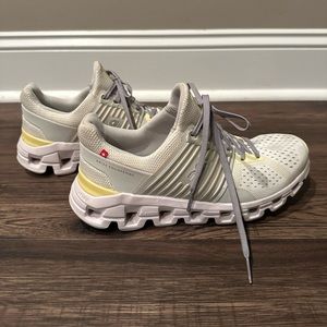 Women’s On Cloud tennis shoes, size 7. Worn once!